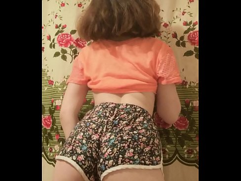 ❤️ Tânără sexy care se dezbracă de pantaloni scurți în fața camerei de filmat ❤️❌  at us ro.credit-assorti.ru ❤